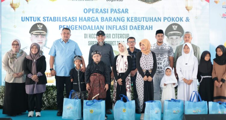 Foto Rudy Susmanto bersama warga saat menghadiri acara Program Bazar Ramadan, Foto/Diskominfo Kabupaten Bogor