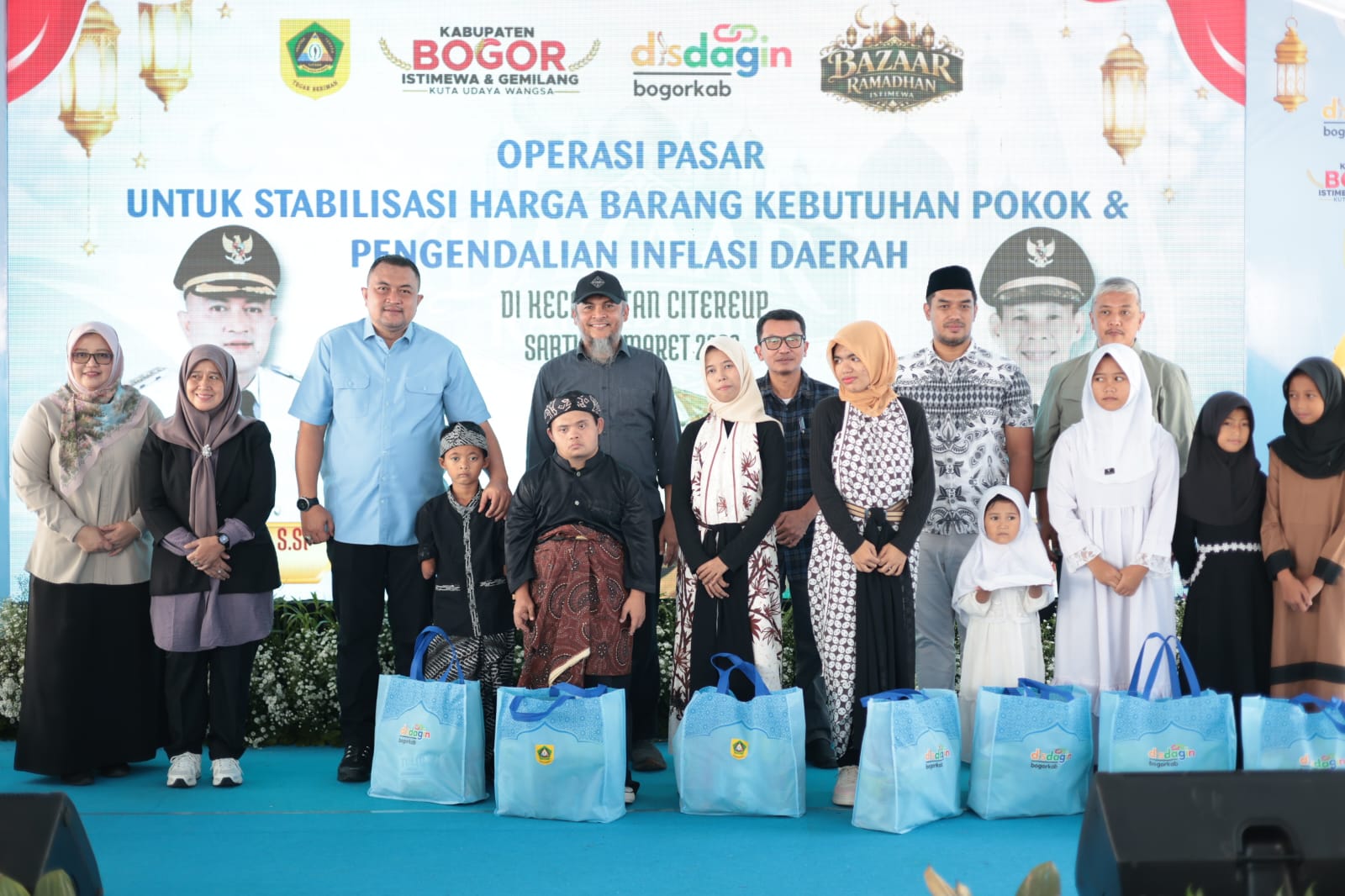 Foto Rudy Susmanto bersama warga saat menghadiri acara Program Bazar Ramadan, Foto/Diskominfo Kabupaten Bogor