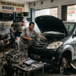Gambar Ilustrasi peremajaan mobil dengan kondisi mobil rusak dan masuk bengkel, Foto/Gemini AI