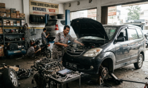 Gambar Ilustrasi peremajaan mobil dengan kondisi mobil rusak dan masuk bengkel, Foto/Gemini AI Gambar Ilustrasi peremajaan mobil dengan kondisi mobil rusak dan masuk bengkel, Foto/Gemini AI