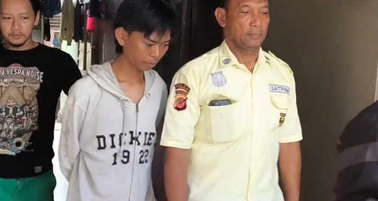 Kapolsek Cileungsi saat menyamar jadi Security saat penggerebekan obat obat terlarang di Cileungsi Bogor, Foto/Isitimewa