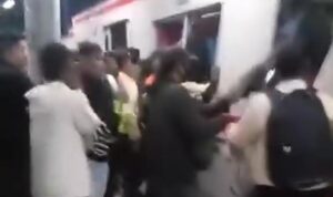 Tabrakan kereta di stasiun Bekasi Timur, Penumpang Panik, Foto/SS