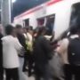 Tabrakan kereta di stasiun Bekasi Timur, Penumpang Panik, Foto/SS