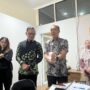 Wamendagri, Bima Arya Sugiarto bersama, Wali Kota Bogor Dedie A Rachim saat meninjau penerapan WFH di Kantor Pemerintah Kota Bogor, Foto/Adi Wirman