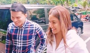 Nikita Mirzani bersama Dokter Oky Pratama, Foto/Istimewa