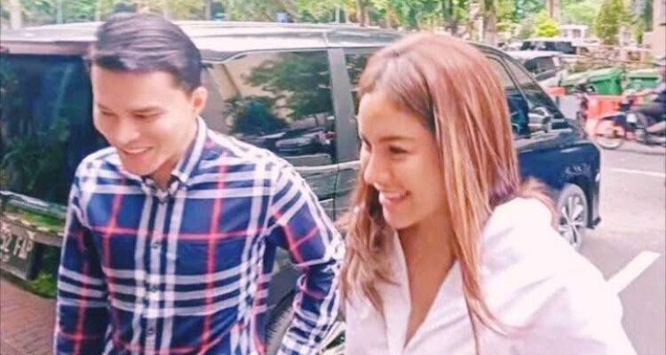 Nikita Mirzani bersama Dokter Oky Pratama, Foto/Istimewa