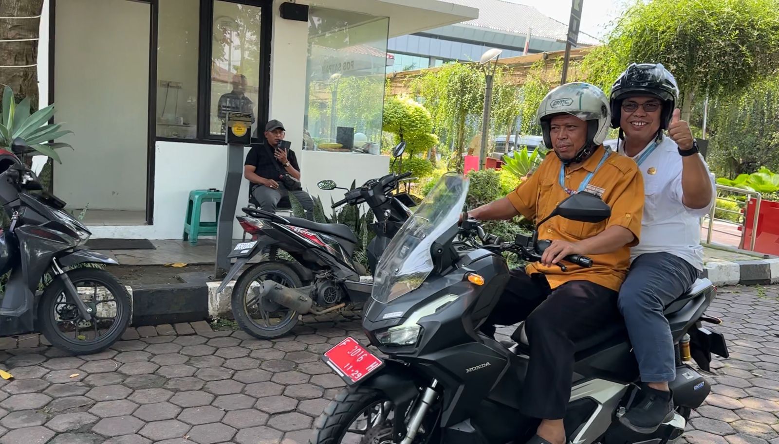 Sejumlah ASN terlihat menggunakan sepeda motor untuk bekerja, Foto/Diskominfo Kabupaten Bogor