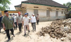 Menteri Dalam Negeri (Mendagri) sekaligus Ketua Satuan Tugas (Kasatgas) Percepatan Rehabilitasi dan Rekonstruksi Pascabencana Sumatera Muhammad Tito Karnavian saat mengunjung Aceh Tamiang, Foto/Kemendagri