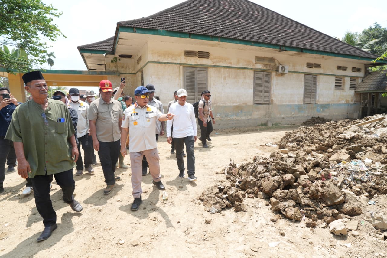 Menteri Dalam Negeri (Mendagri) sekaligus Ketua Satuan Tugas (Kasatgas) Percepatan Rehabilitasi dan Rekonstruksi Pascabencana Sumatera Muhammad Tito Karnavian saat mengunjung Aceh Tamiang, Foto/Kemendagri