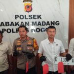 Jajaran Polsek Babakan Madang saat melakukan pres rilis soal pencurian dengan kekerasan (curas) bermodus investasi bodong, Foto/Istimewa