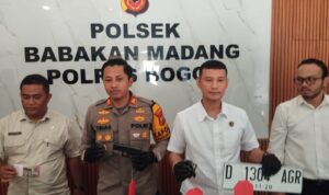 Jajaran Polsek Babakan Madang saat melakukan pres rilis soal pencurian dengan kekerasan (curas) bermodus investasi bodong, Foto/Istimewa Jajaran Polsek Babakan Madang saat melakukan pres rilis soal pencurian dengan kekerasan (curas) bermodus investasi bodong, Foto/Istimewa