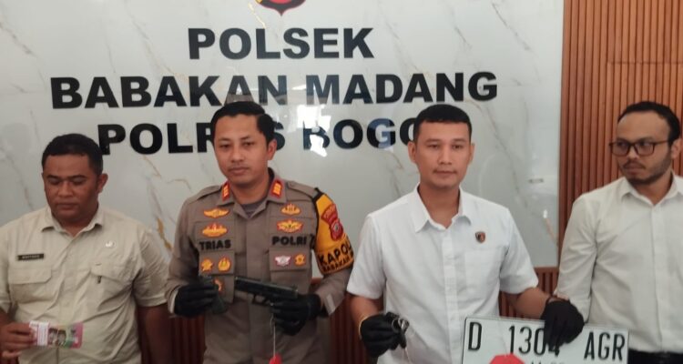 Jajaran Polsek Babakan Madang saat melakukan pres rilis soal pencurian dengan kekerasan (curas) bermodus investasi bodong, Foto/Istimewa