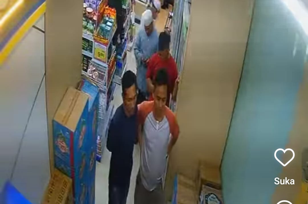 Pelau tukar ATM di Bogor terekam CCTV, Foto/SS Video Pelau tukar ATM di Bogor terekam CCTV, Foto/SS Video
