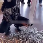 Sala satu masayrakat Indramayu saat menumpajkan Koin yang ditunjukan ke Bupati Indramayu, Foto/SS Video