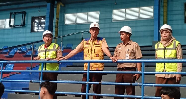 Wali Kota Bogor, Dedie A Rachim saat meninjau Gor A Pajajaran Bogor, Foto/Maya Melina