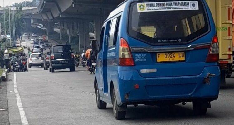 Salah satu angkot asal Kabupaten yang melintas ke Kota Bogor, Foto/Isitimewa