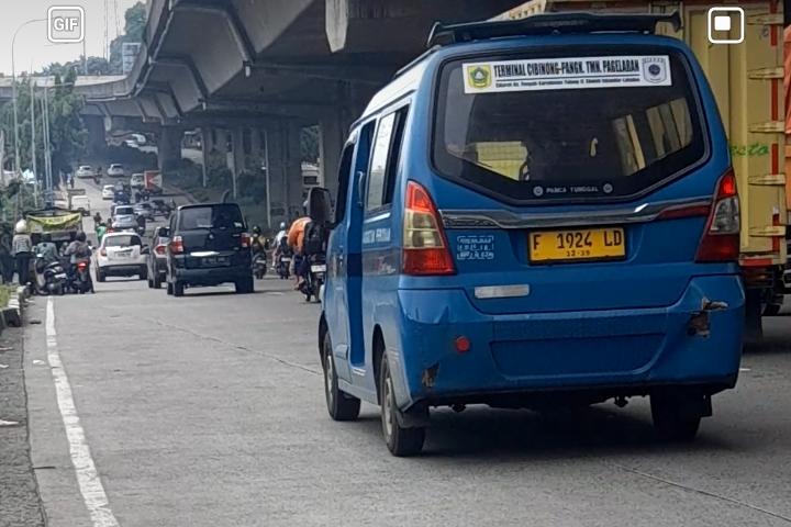 Salah satu angkot asal Kabupaten yang melintas ke Kota Bogor, Foto/Isitimewa