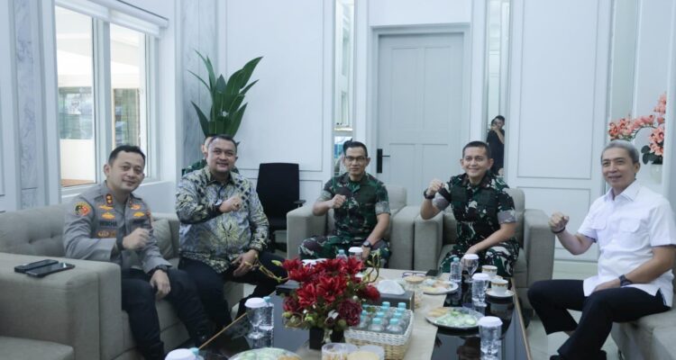 Bupati Bogor, Rudy Susmanto, mengikuti kegiatan Rapat Koordinasi Teknis (Rakornis) TMMD ke-128 Tahun 2026 bersama Danrem 061/Suryakancana, Brigjen TNI Thomas Rajunio, Foto/Diskominfo Kabuapten Bogor