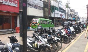 Parkir di Suryakencana Bogor dialiihkan ke sisi kanan, Foto/Maya Melina
