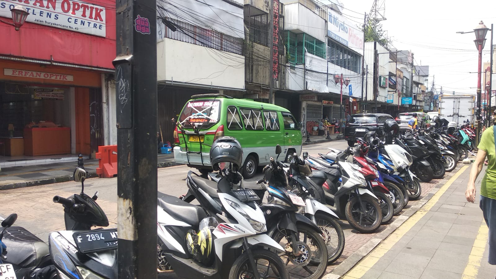 Parkir di Suryakencana Bogor dialiihkan ke sisi kanan, Foto/Maya Melina