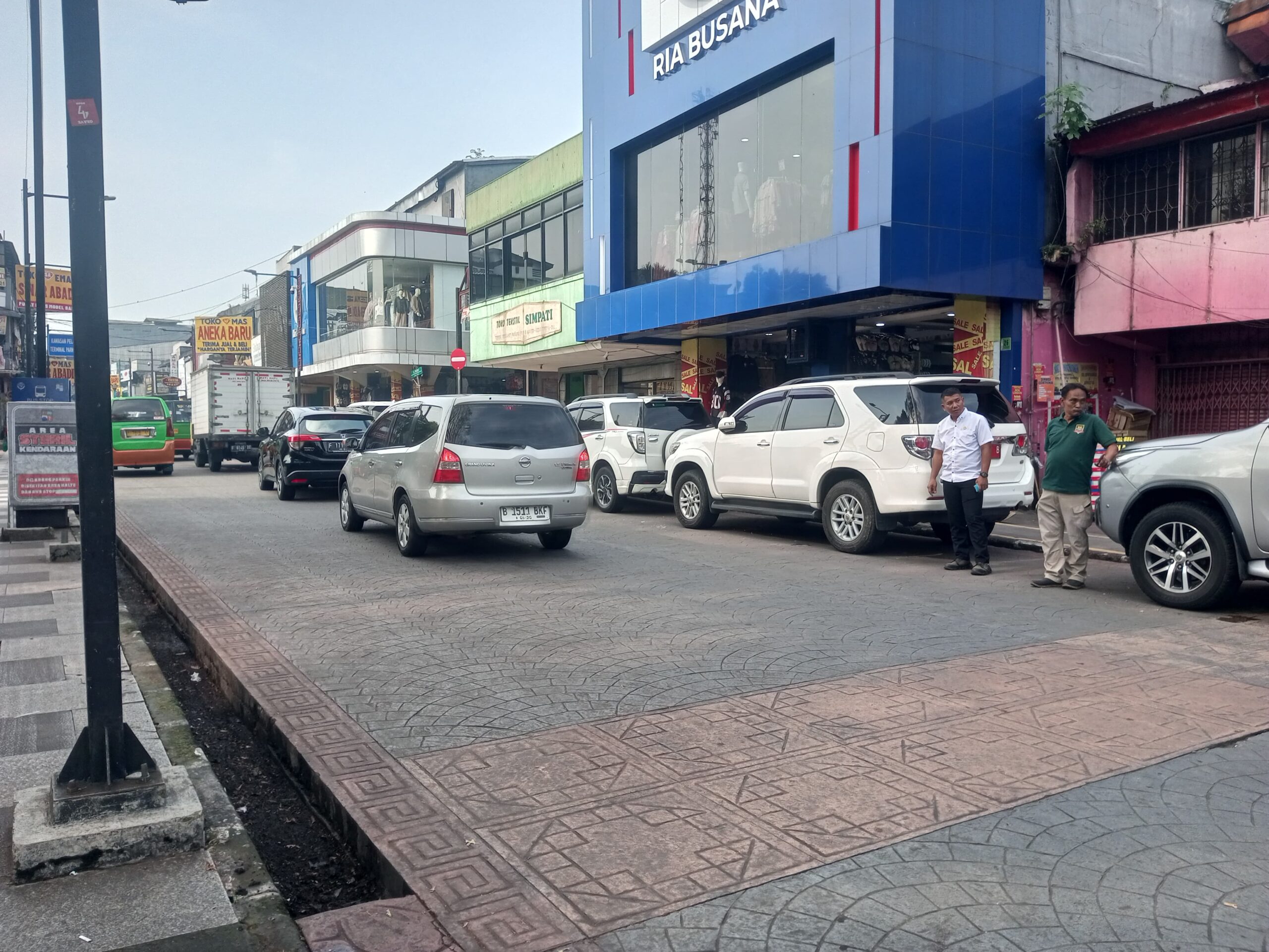 Kondisi parkir di sisi kanan Suryakencana yang akan dipermanenkan, Foto/Maya Melina