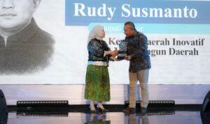 Rudy Susmanto, kembali meraih penghargaan sebagai Kepala Daerah Inovatif dalam rangka Hari Ulang Tahun ke-60 Pikiran Rakyat