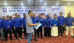 Wakil Ketua DPP Partai Amanat Nasional (PAN), Eddy Soeparno, secara resmi mengukuhkan kepengurusan DPD PAN Kota Bogor, Foto/Adi Wirman