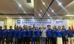 Foto bersama Wakil Ketua DPP PAN, Eddy Soeparno bersama pengurus DPD PAN Kota Bogor, Foto/Adi Wirman