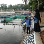 Diskanak Bogor saat mengecek Air Situ Plaza Cibinong, Foto/Isitimewa