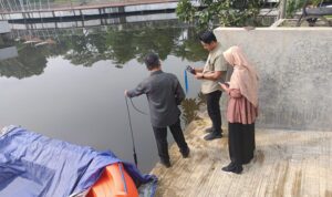 Diskanak Kabupaten Bogor saat mengecek Situ Plaza Cibining, Foto/Isitimewa