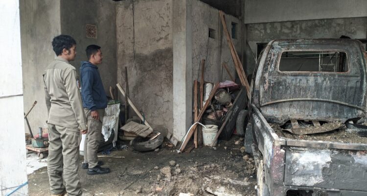 Kondisi Mobil Pick Up yang terbakar di Tenjolaya, Foto/Isitmewa