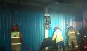 Damkar Kabupaten Bogor saat memadamkan api di salah satu ruko di Pakansari Cibining Bogor, Foto/Isitimewa