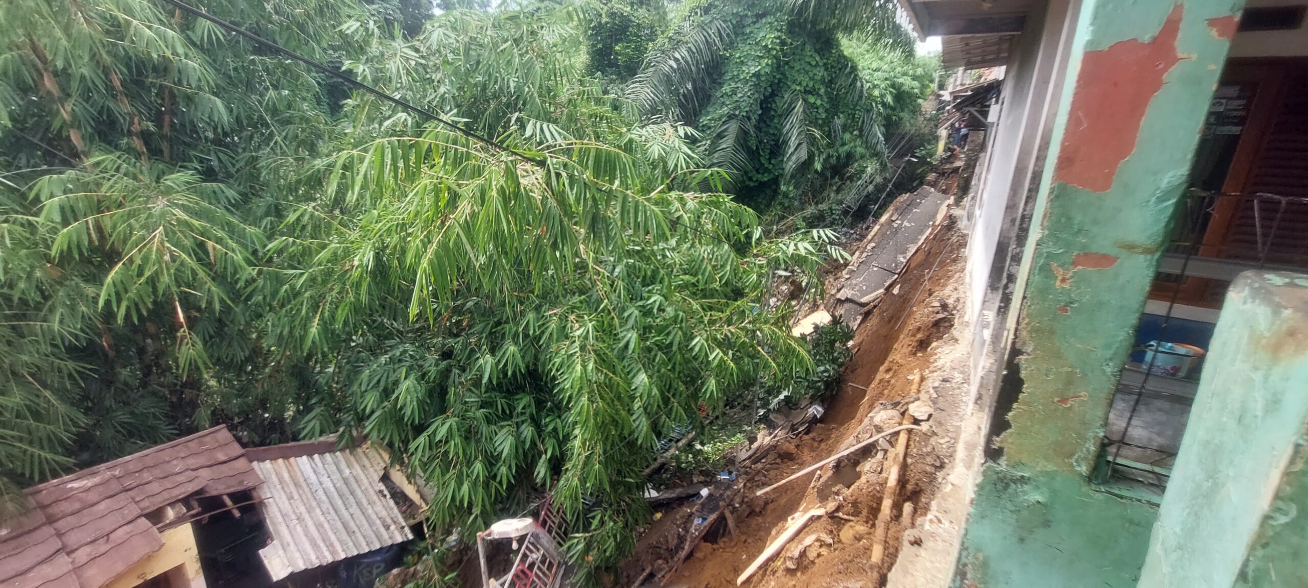 Komdisi tebingan di Paledang Bogor longsor, Foto/Maya Melina