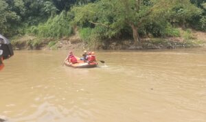 BPBD Kabupaten Bogor saat melakukan pencarian korban tenggelam di Curug Cipari, Foto/Istimewa