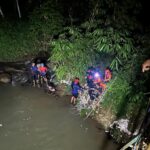 Tim SAR BPBD Kabupaten Bogor saat melakukan pencarian bocah hanyut di Sungai Ciseek, Megamedung Bogor, Foto/Istimewa