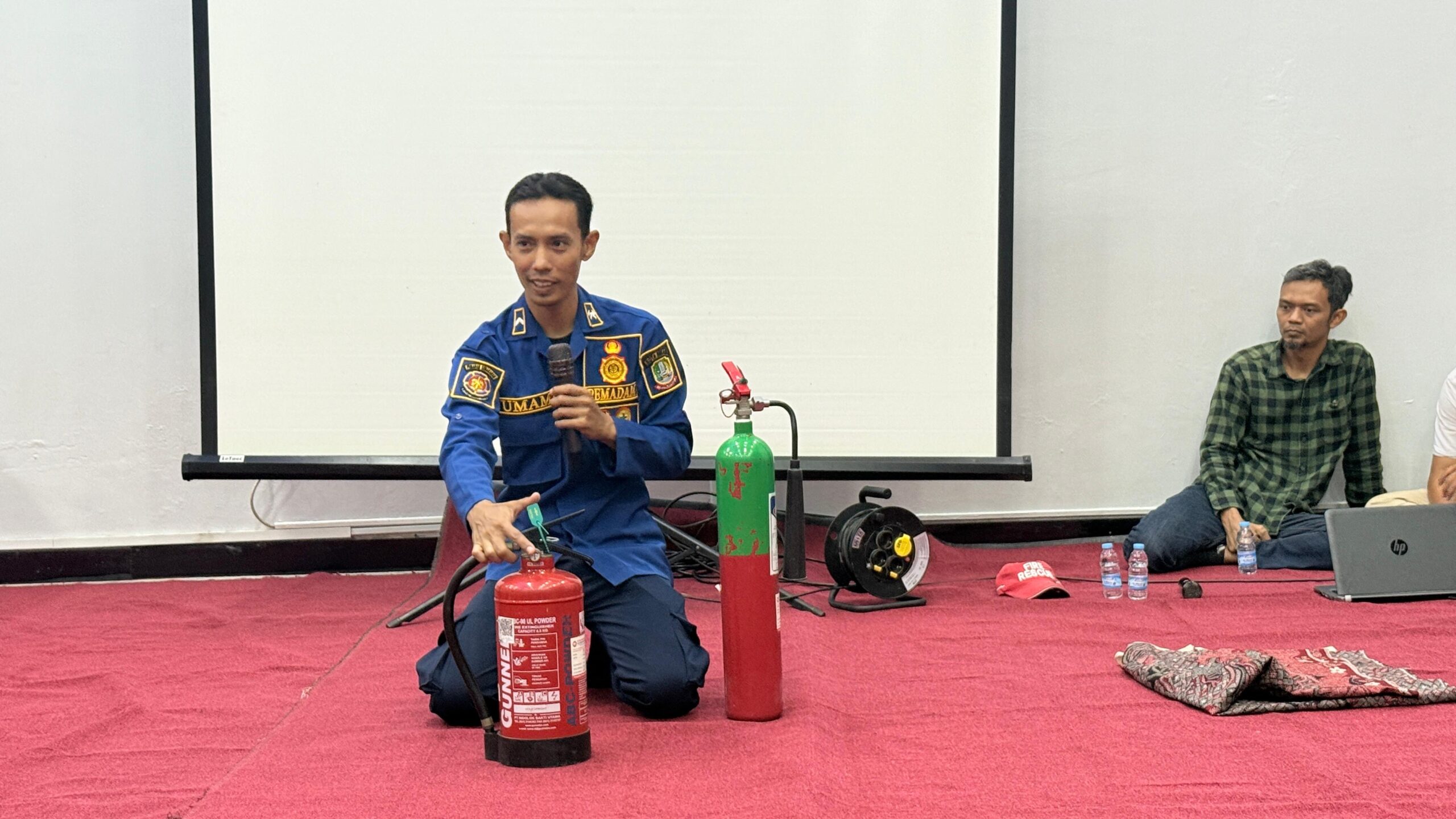 Dalam rangka mencegah dan menanggulangi bencana kebakaran BRI Cabang Bekasi Harapan Indah gelar sosialisasi penanggulangan bersama Damkar, Foto/Istimewa
