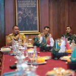 Bupati ditemani Wakil Bupati Bogor dan usnsur Forkofimda saat menggelar rapat, Foto/.Diskoiminfo Kabupaten Bogor
