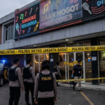 Gambar Ilustrasi Penggerebekan tempat karaoke di daan Mogot, Jakarta, Foto/Gemini AI