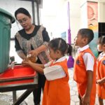Salah satu guru yang mengajar, Foto/Kemendesmen RI