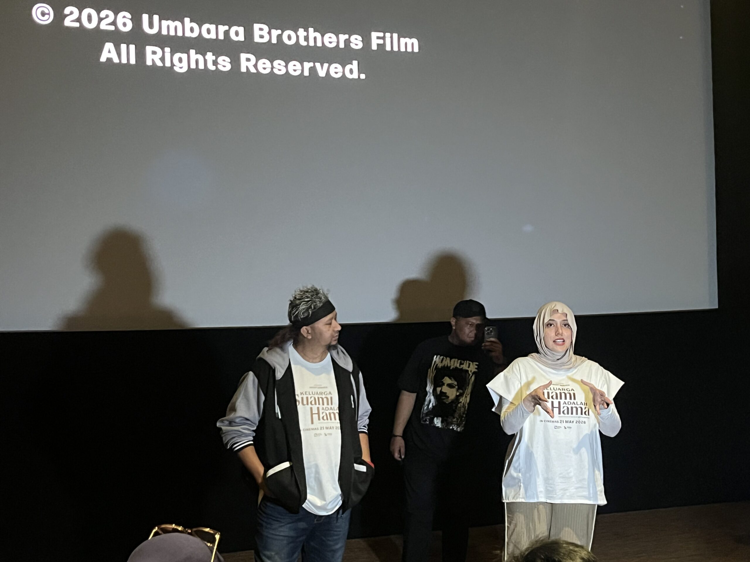 Fairuz A. Rafiq Saat menyapa penonton yang ada di Plaza Jambu Dua, Foto/Adi Wirman