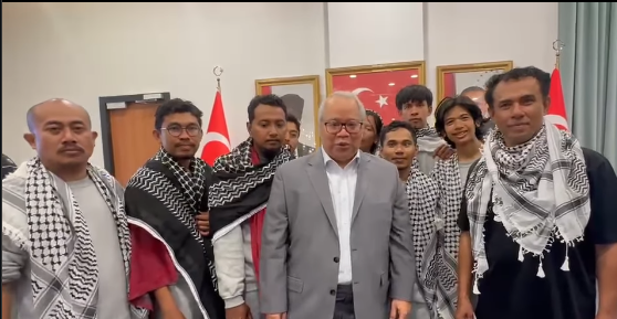 Kesembilan WNI tersebut merupakan bagian dari rombongan relawan Global Sumud Flotilla 2.0, yang di dalamnya termasuk empat orang jurnalis Indonesia. yang ditahan tentara Israel resmi dibebaskan, Foto/Instagram Kemenlu