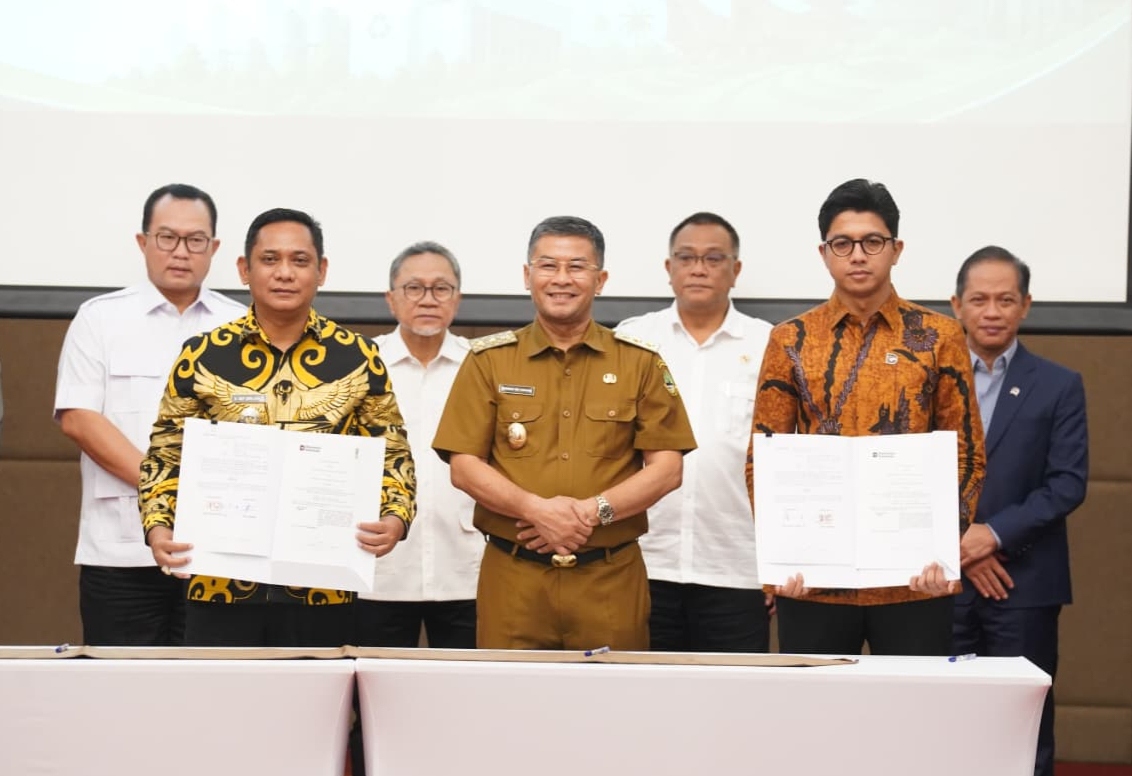 Plt. Bupati Bekasi, Asep Surya Atmaja, secara resmi menandatangani Nota Kesepahaman (MoU) Pembangunan Pengolahan Sampah menjadi Energi Listrik (PSEL), Foto/Isitimewa