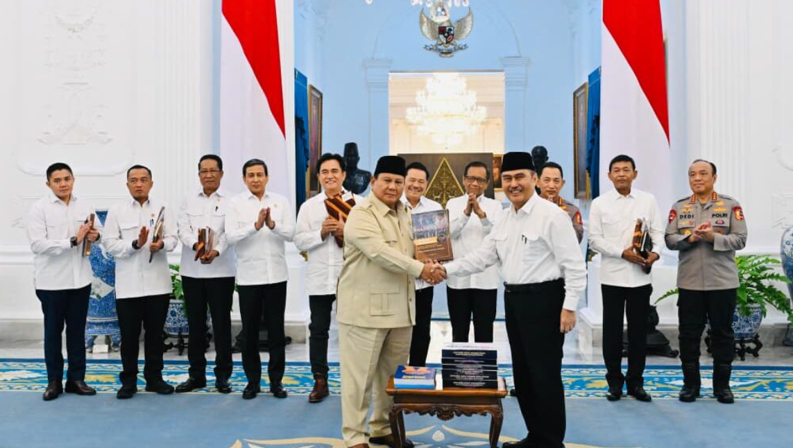 Presiden Prabowo Subianto menerima Komisi Percepatan Reformasi Polri (KPRP) di Istana Merdeka, Jakarta, pada Selasa, 5 Mei 2026. Foto: BPMI Setpres/Laily Rachev