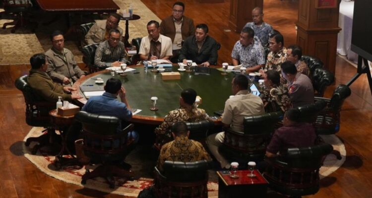 Presiden Prabowo Subianto mengumpulkan para menteri di Hambalang Bogor, Foto/Istimewa