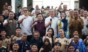 Foto bersama Wali kota dan Wakil Walikota Bogor, Dedie A Rachim- Jenal Mutaqin dengan Ketua DPRD Kota Bogor Aditya Warman serta para Atlet yang akan bertanding di Porprov 2026, Foto/Istimewa