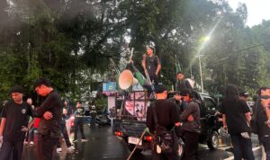 HMI MPO Bogor saat melakukan aksi Unjuk rasa di Istana Bogor, Foto/Adi Wirman