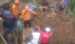 evakuasi korban tertimbun longsor di dramaga Bogor, Foto/Isitimewa