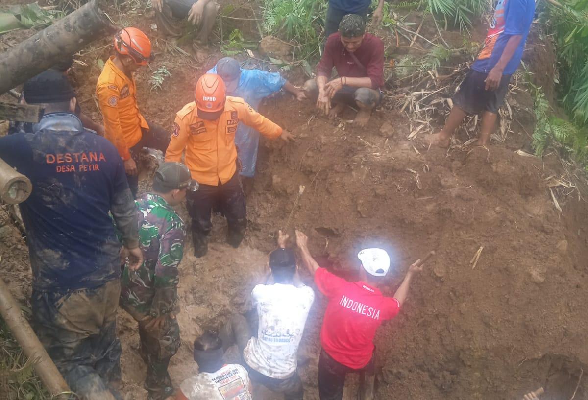 evakuasi korban tertimbun longsor di dramaga Bogor, Foto/Isitimewa
