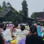 Para pengunjung saat menikmati konser di acara SUnset Kebun Raya Bogor, Foto/Maya Melina