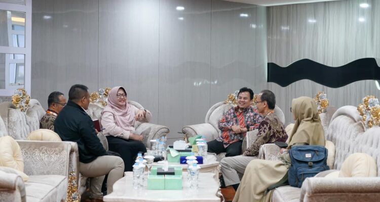 Ketua DPRD Kota Bogor, Dr. Adityawarman Adil, menerima kunjungan jajaran pimpinan Sekolah Vokasi Universitas Pakuan (Unpak), Foto/Setwan DPRD KOta Bogor